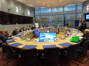 The reflection group at work in its meeting room in the Berlaymont.