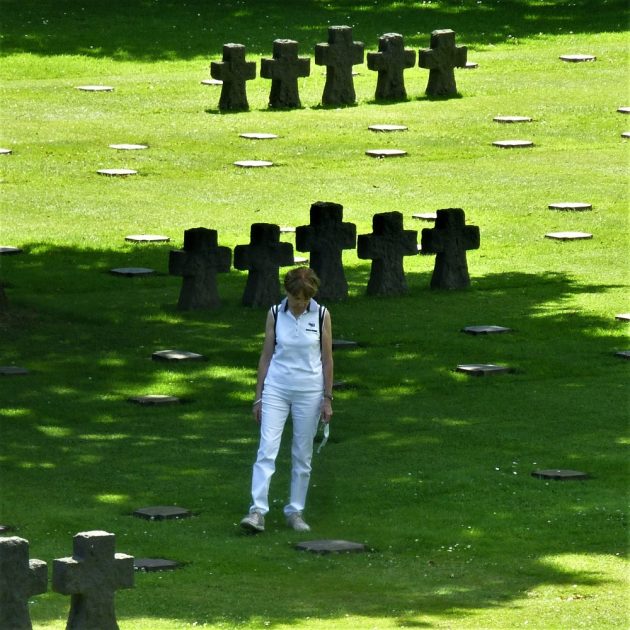 Le cimetière de la Cambe en Normandie - Illustration pour l'article "Vivre avec le cimetière"