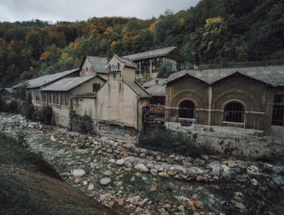 Photo d'une friche industrielle - Photo de Florian Olivo sur Unsplash